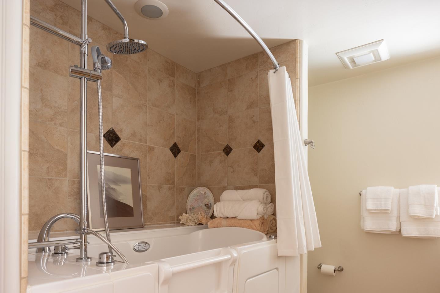 Detail Gallery Image 15 of 23 For 594 Viejo Rd, Carmel,  CA 93923 - 2 Beds | 2 Baths