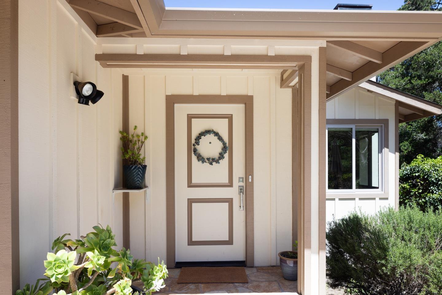 Detail Gallery Image 4 of 23 For 594 Viejo Rd, Carmel,  CA 93923 - 2 Beds | 2 Baths