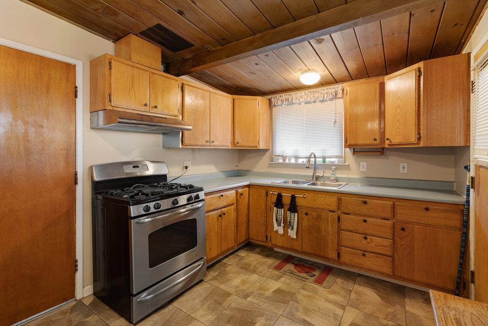 Detail Gallery Image 10 of 14 For 718 Meadow Dr, Salinas,  CA 93905 - 3 Beds | 2 Baths