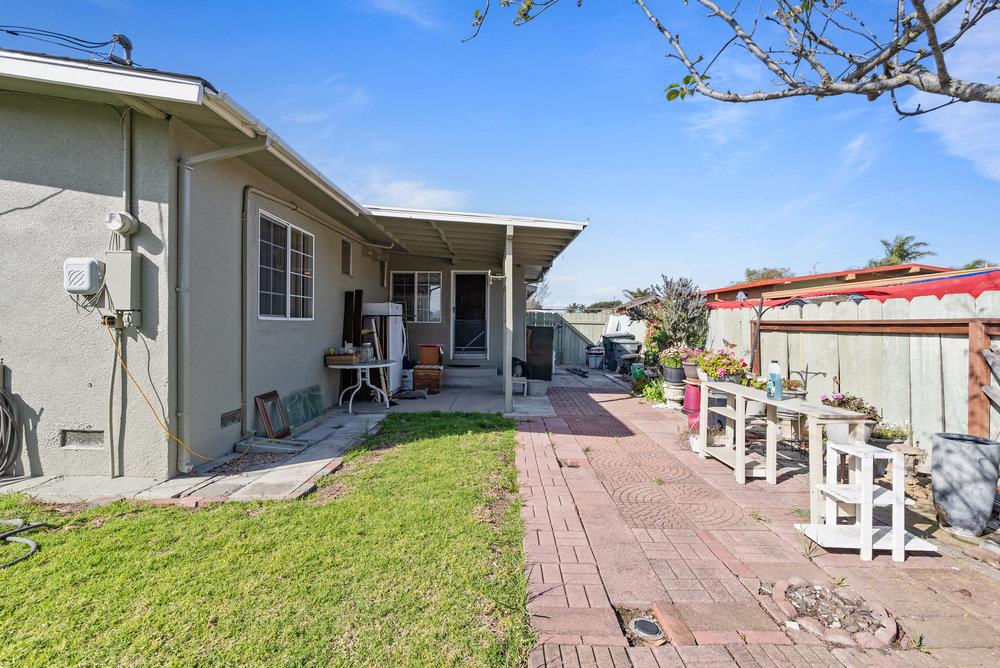 Detail Gallery Image 12 of 14 For 718 Meadow Dr, Salinas,  CA 93905 - 3 Beds | 2 Baths