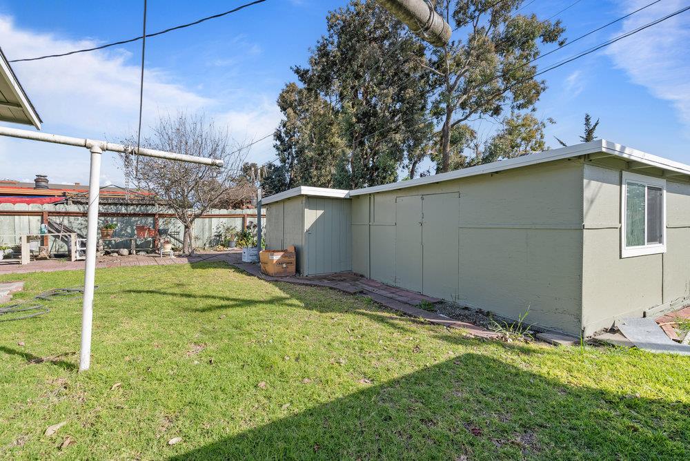 Detail Gallery Image 13 of 14 For 718 Meadow Dr, Salinas,  CA 93905 - 3 Beds | 2 Baths