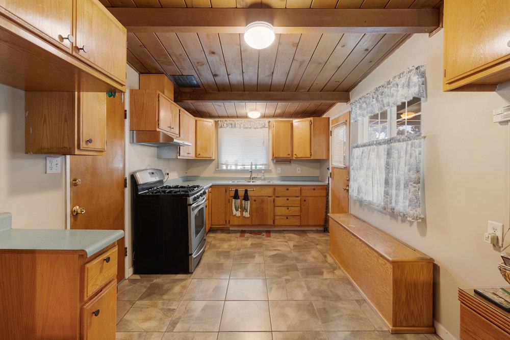 Detail Gallery Image 4 of 14 For 718 Meadow Dr, Salinas,  CA 93905 - 3 Beds | 2 Baths