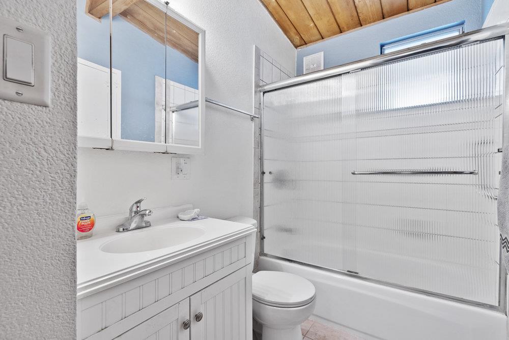 Detail Gallery Image 5 of 14 For 718 Meadow Dr, Salinas,  CA 93905 - 3 Beds | 2 Baths