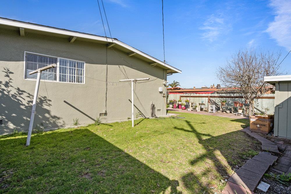 Detail Gallery Image 6 of 14 For 718 Meadow Dr, Salinas,  CA 93905 - 3 Beds | 2 Baths