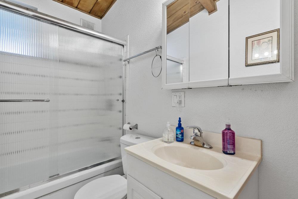 Detail Gallery Image 9 of 14 For 718 Meadow Dr, Salinas,  CA 93905 - 3 Beds | 2 Baths