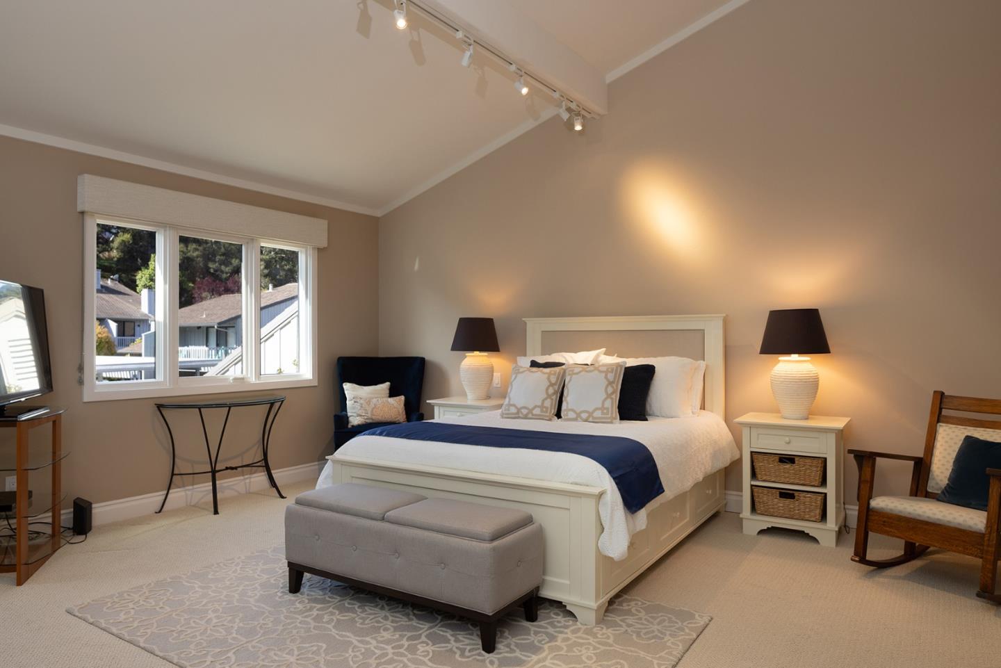 Detail Gallery Image 14 of 36 For 28092 Barn Way, Carmel,  CA 93923 - 2 Beds | 2 Baths