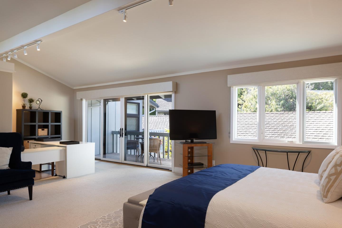 Detail Gallery Image 15 of 36 For 28092 Barn Way, Carmel,  CA 93923 - 2 Beds | 2 Baths