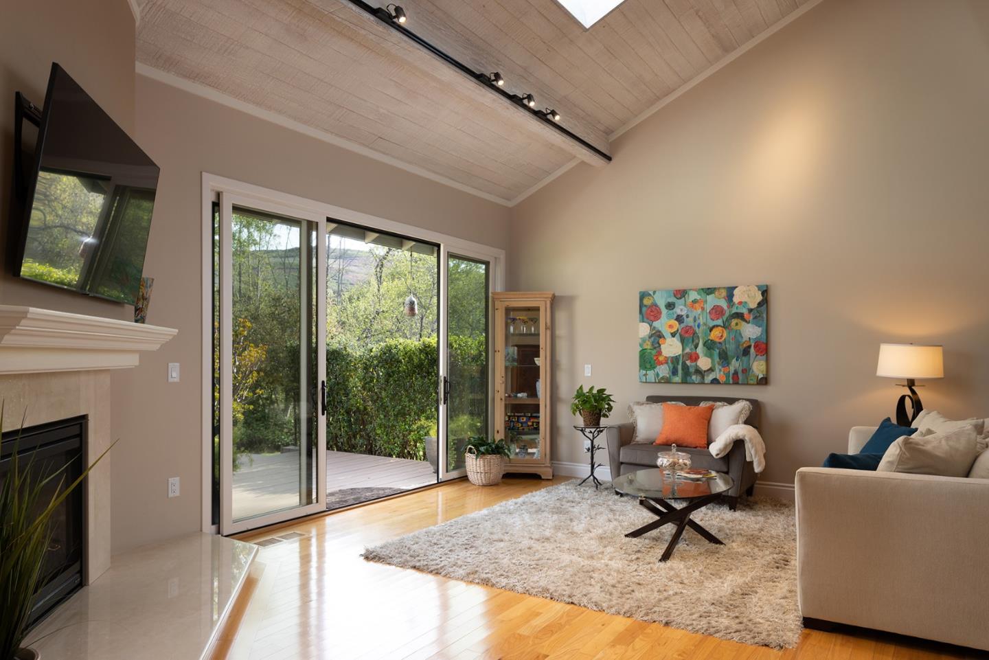 Detail Gallery Image 4 of 36 For 28092 Barn Way, Carmel,  CA 93923 - 2 Beds | 2 Baths