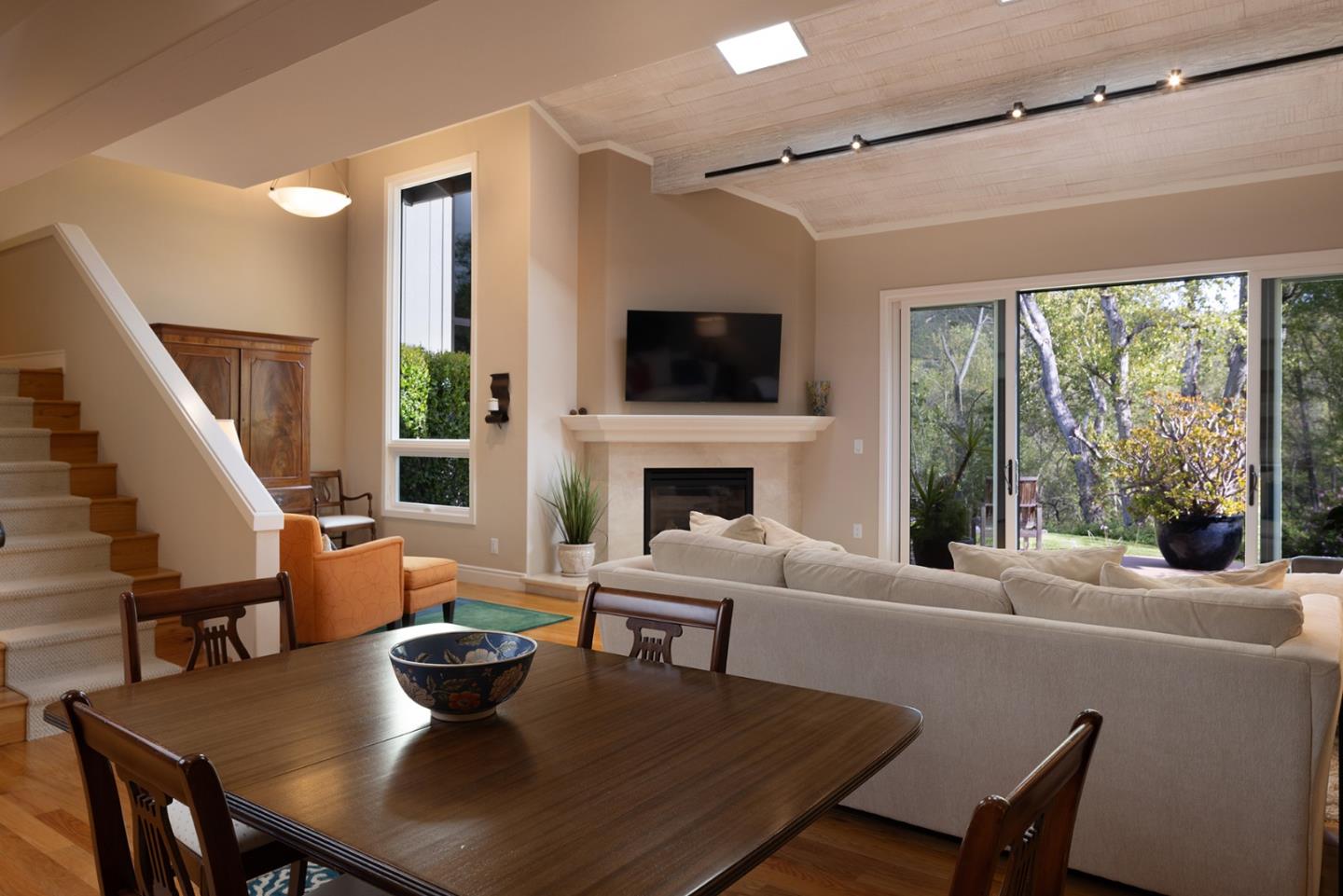 Detail Gallery Image 5 of 36 For 28092 Barn Way, Carmel,  CA 93923 - 2 Beds | 2 Baths