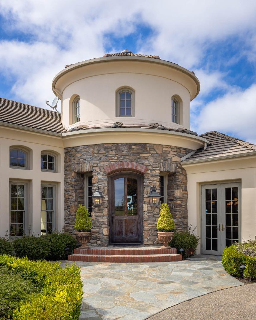 Detail Gallery Image 4 of 44 For 500 Estrella Doro, Monterey,  CA 93940 - 4 Beds | 3/1 Baths