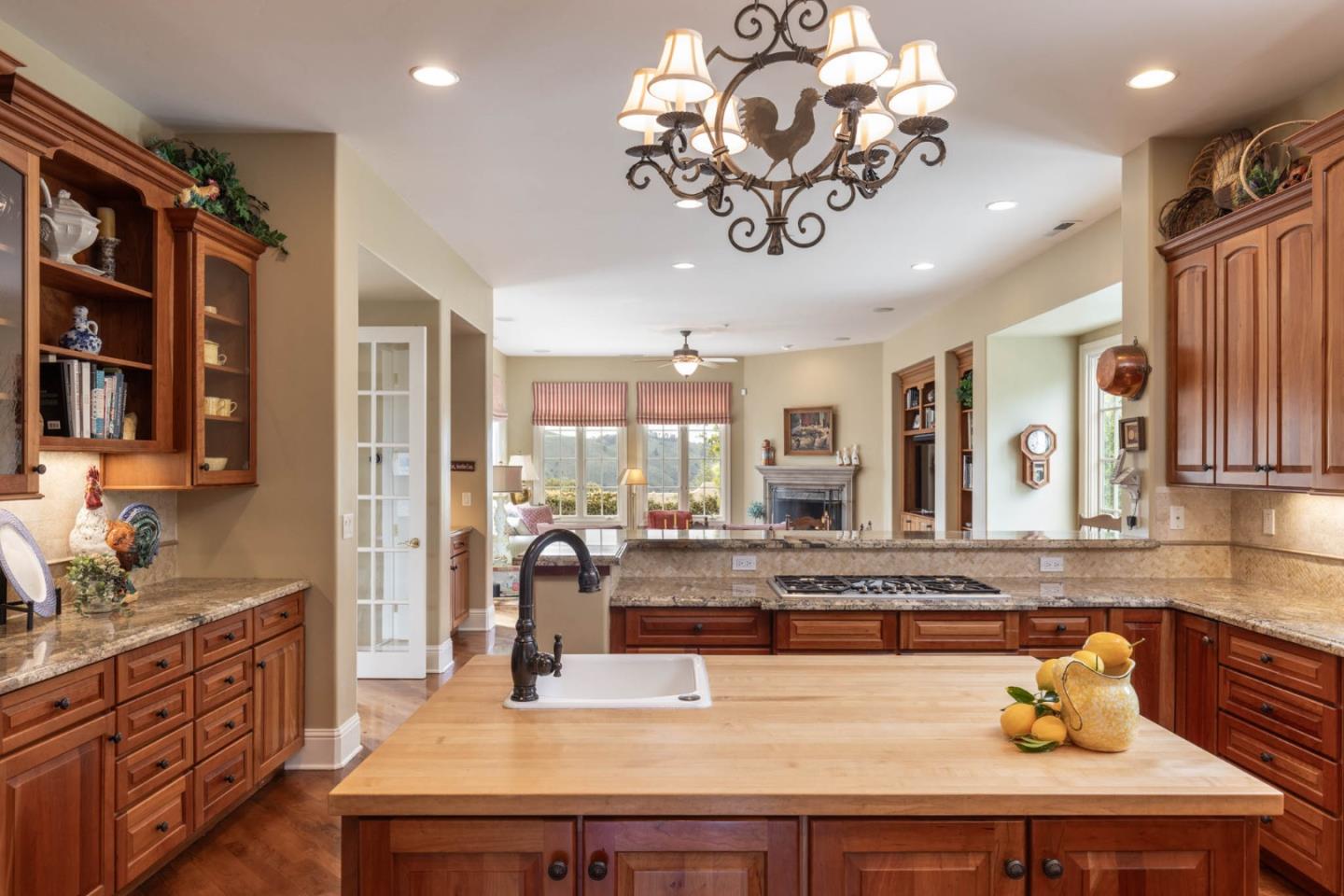 Detail Gallery Image 9 of 44 For 500 Estrella Doro, Monterey,  CA 93940 - 4 Beds | 3/1 Baths