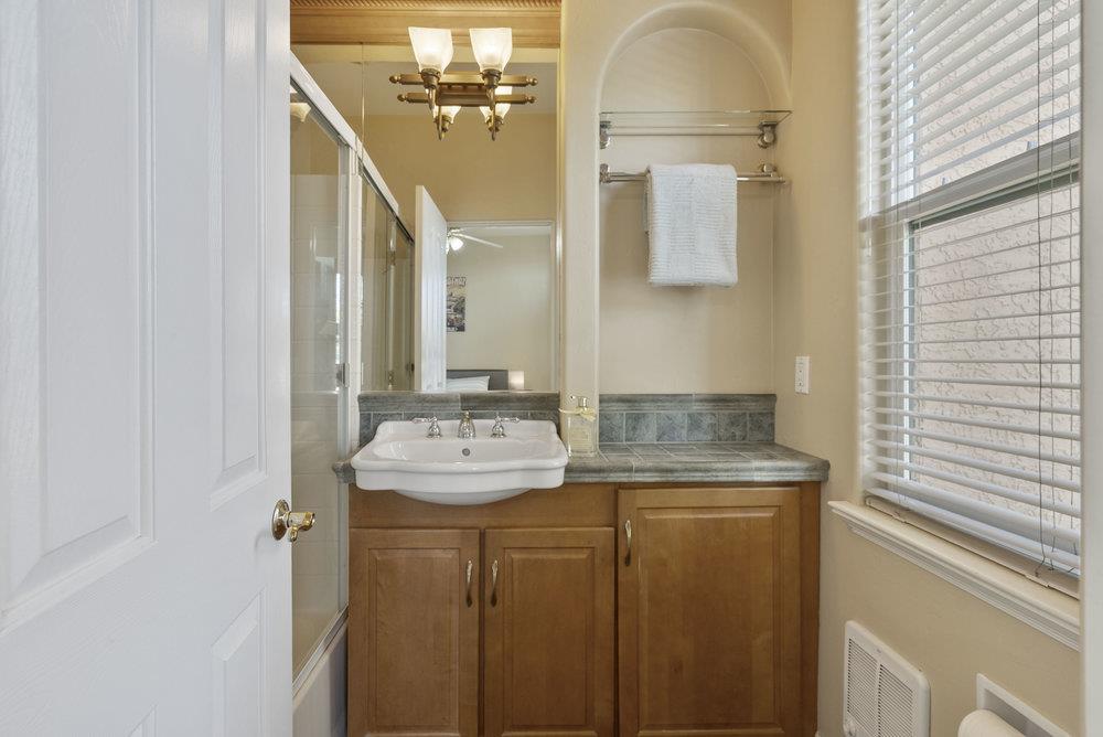 Detail Gallery Image 25 of 41 For 233 Villa Mar Vis, Santa Cruz,  CA 95060 - 3 Beds | 3 Baths