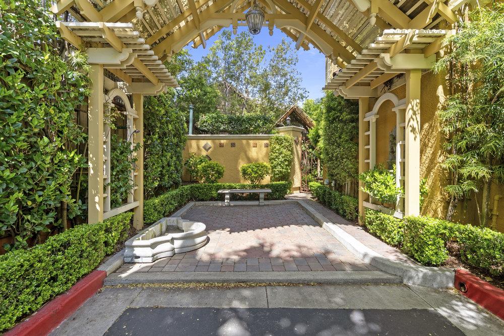 Detail Gallery Image 9 of 41 For 233 Villa Mar Vis, Santa Cruz,  CA 95060 - 3 Beds | 3 Baths