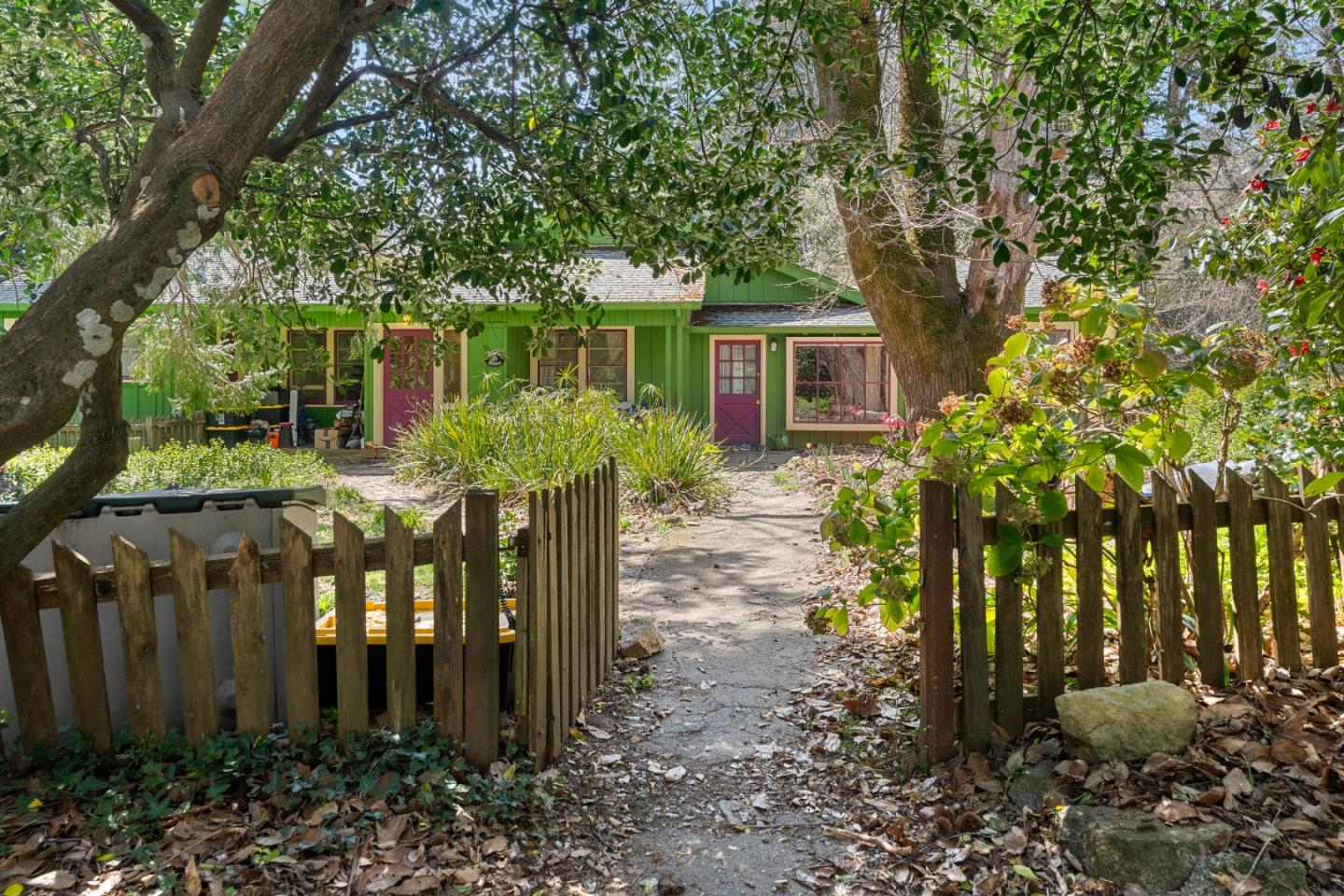 Detail Gallery Image 2 of 51 For 24 Grainger Ln, Santa Cruz,  CA 95060 - – Beds | – Baths