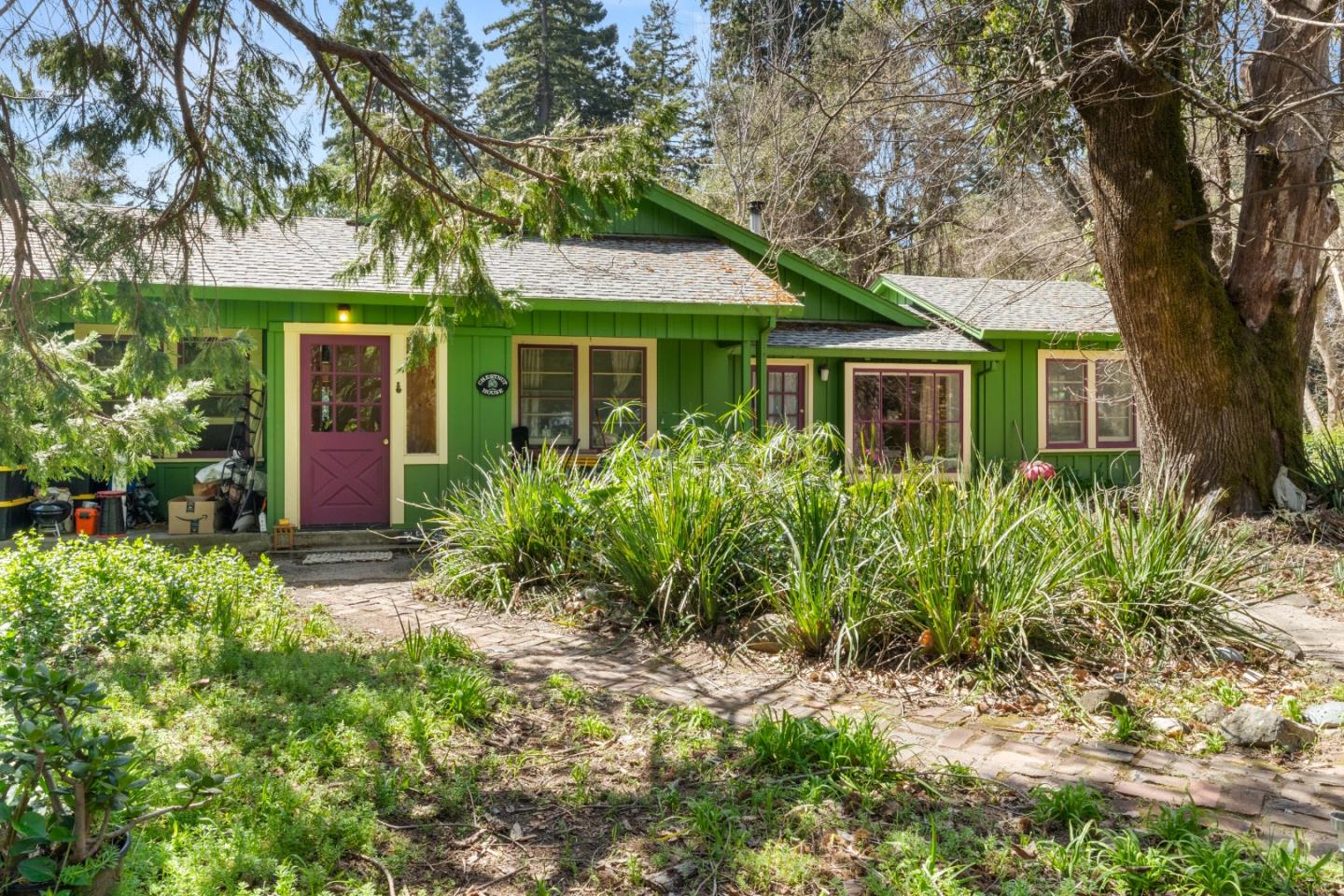 Detail Gallery Image 3 of 51 For 24 Grainger Ln, Santa Cruz,  CA 95060 - – Beds | – Baths