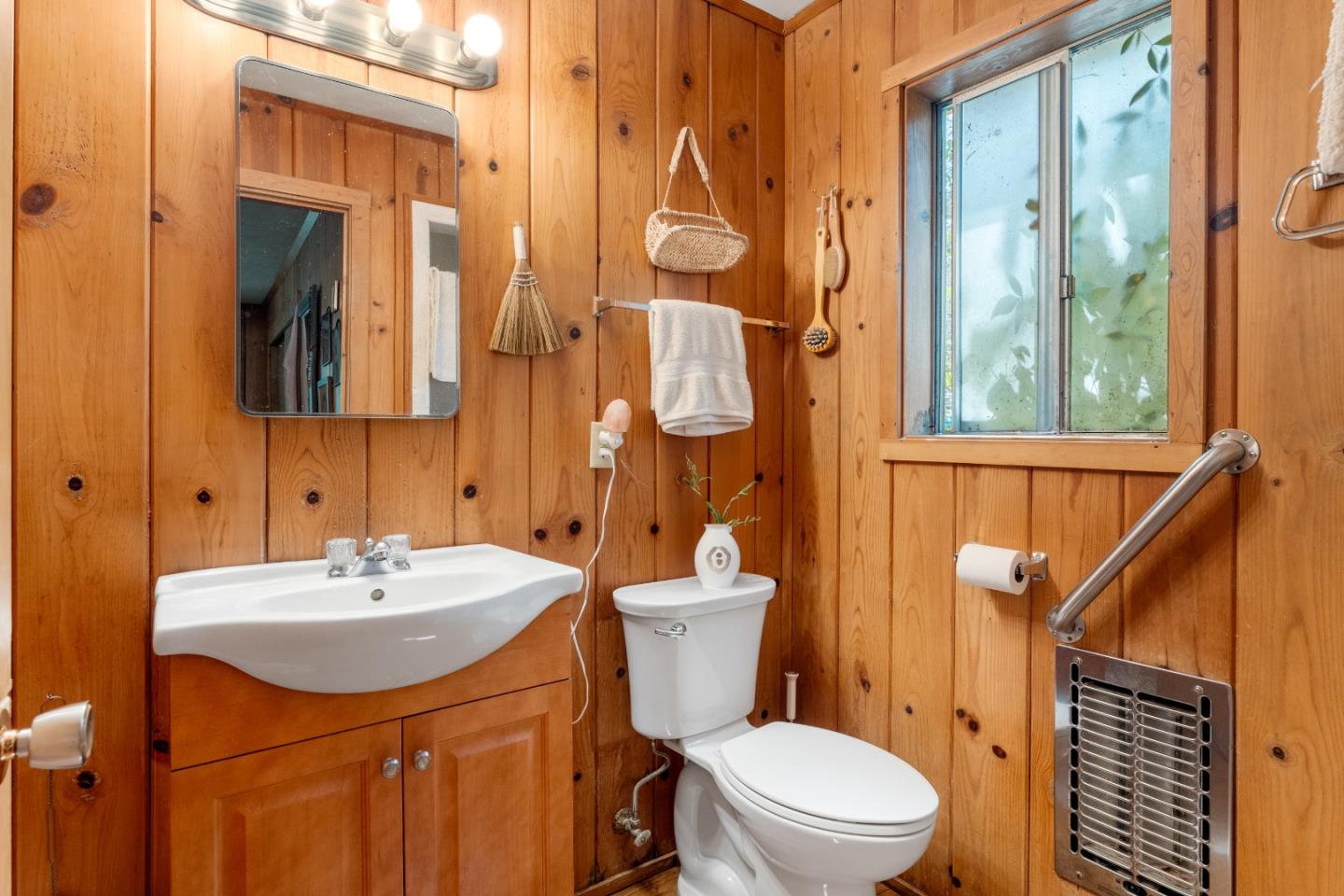 Detail Gallery Image 32 of 51 For 24 Grainger Ln, Santa Cruz,  CA 95060 - – Beds | – Baths