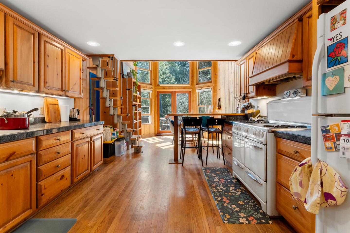 Detail Gallery Image 4 of 51 For 24 Grainger Ln, Santa Cruz,  CA 95060 - – Beds | – Baths