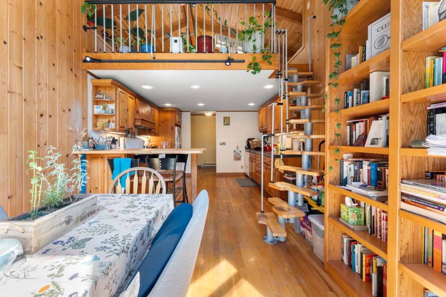 Detail Gallery Image 7 of 51 For 24 Grainger Ln, Santa Cruz,  CA 95060 - – Beds | – Baths