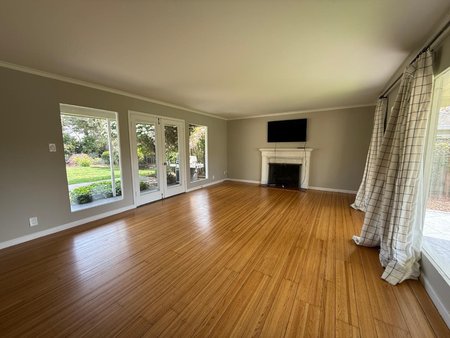 Detail Gallery Image 4 of 27 For 460 Cotton St, Menlo Park,  CA 94025 - 3 Beds | 2 Baths