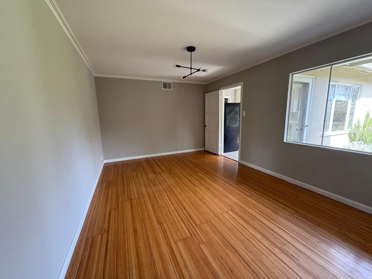 Detail Gallery Image 7 of 27 For 460 Cotton St, Menlo Park,  CA 94025 - 3 Beds | 2 Baths