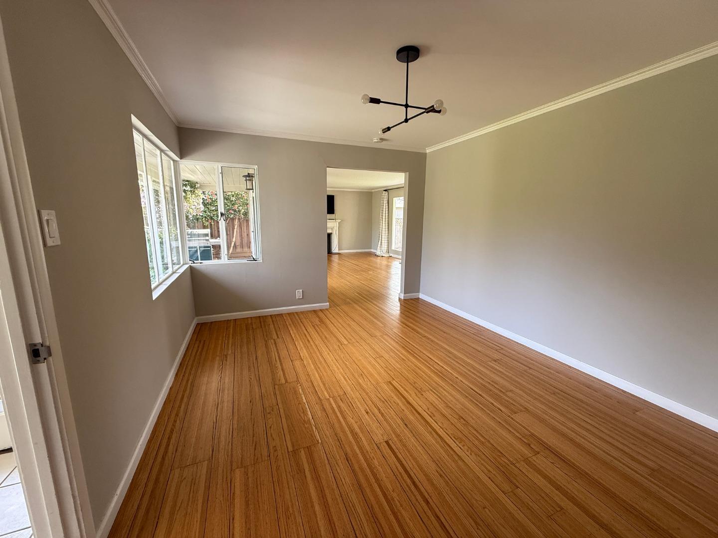 Detail Gallery Image 8 of 27 For 460 Cotton St, Menlo Park,  CA 94025 - 3 Beds | 2 Baths