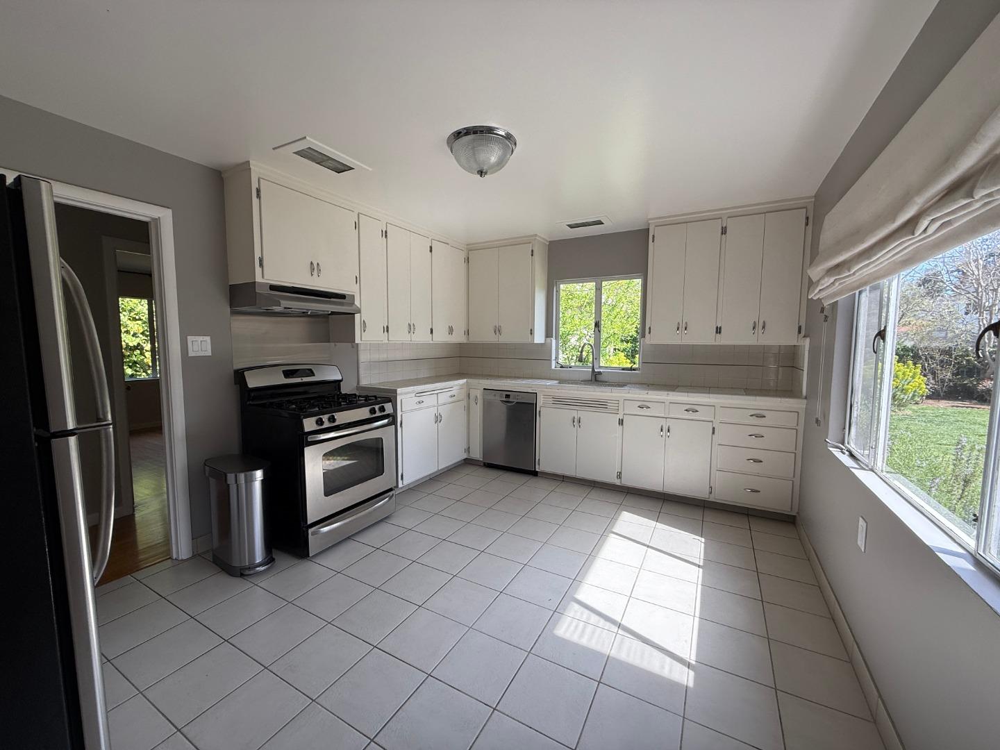 Detail Gallery Image 9 of 27 For 460 Cotton St, Menlo Park,  CA 94025 - 3 Beds | 2 Baths