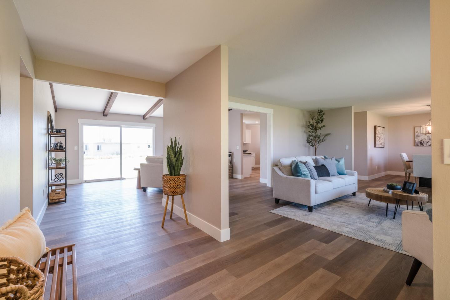 Detail Gallery Image 4 of 36 For 5150 San Felipe Rd, Hollister,  CA 95023 - 4 Beds | 2 Baths