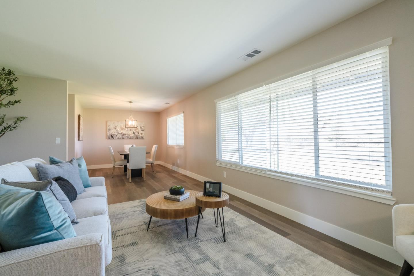 Detail Gallery Image 5 of 36 For 5150 San Felipe Rd, Hollister,  CA 95023 - 4 Beds | 2 Baths