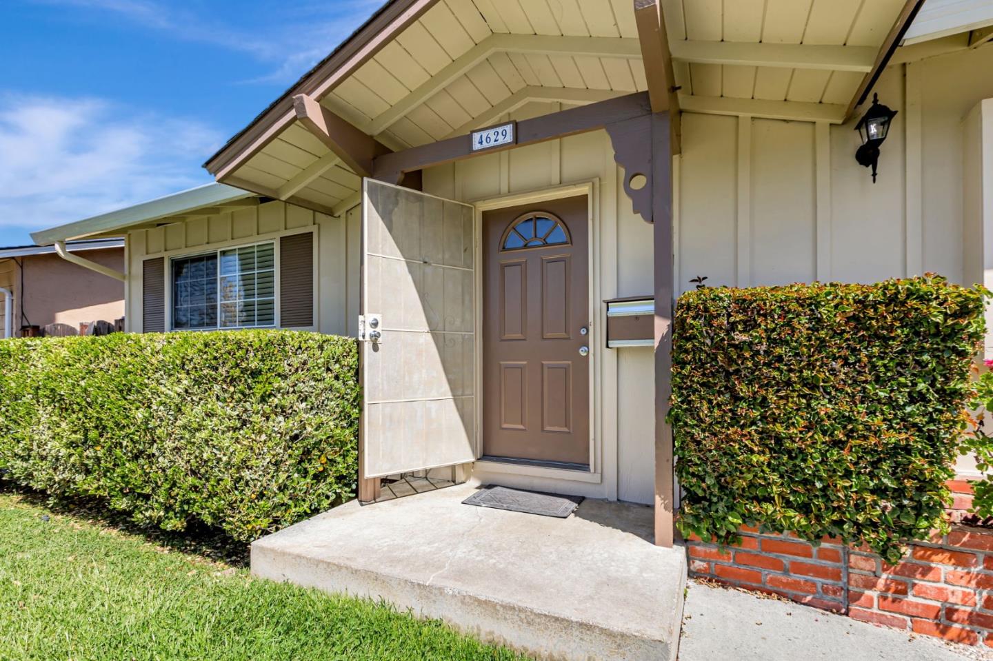 Detail Gallery Image 4 of 43 For 4631 Whitwood Ln, San Jose,  CA 95130 - – Beds | – Baths