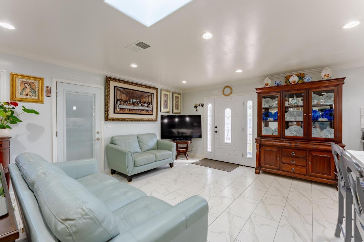 Detail Gallery Image 3 of 39 For 1353 Orlando Dr, San Jose,  CA 95122 - 5 Beds | 4 Baths