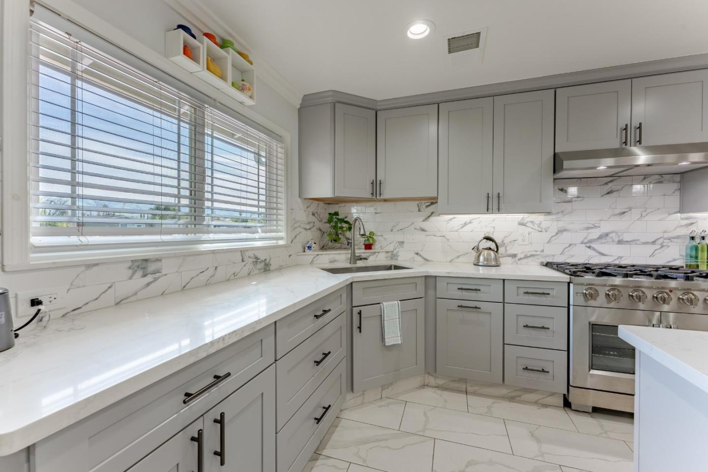 Detail Gallery Image 7 of 39 For 1353 Orlando Dr, San Jose,  CA 95122 - 5 Beds | 4 Baths