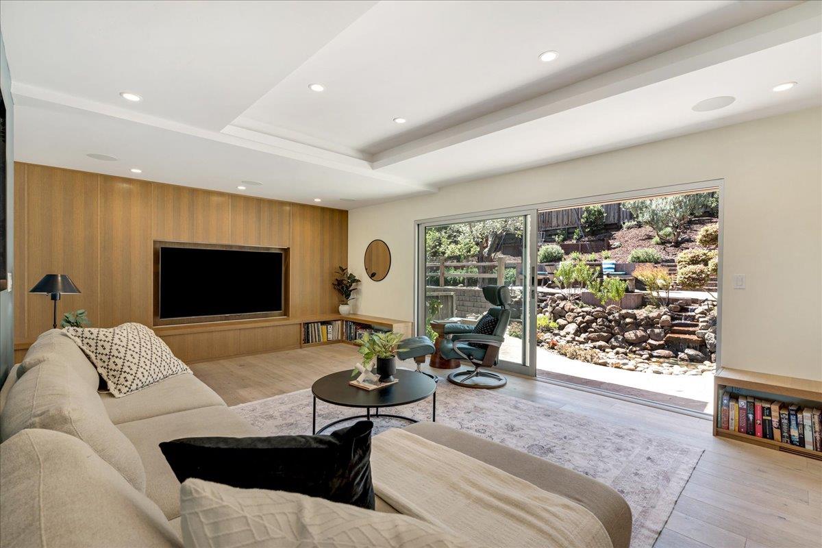 Detail Gallery Image 13 of 44 For 111 Esmeralda Dr, Santa Cruz,  CA 95060 - 4 Beds | 2/1 Baths