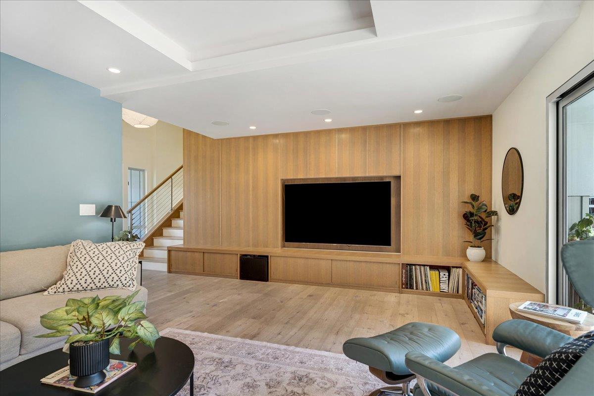 Detail Gallery Image 14 of 44 For 111 Esmeralda Dr, Santa Cruz,  CA 95060 - 4 Beds | 2/1 Baths