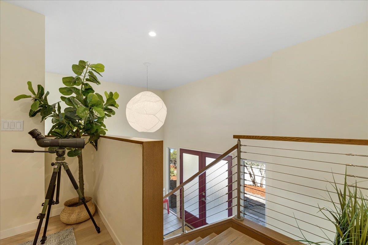 Detail Gallery Image 17 of 44 For 111 Esmeralda Dr, Santa Cruz,  CA 95060 - 4 Beds | 2/1 Baths