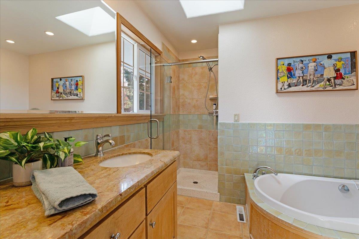 Detail Gallery Image 22 of 44 For 111 Esmeralda Dr, Santa Cruz,  CA 95060 - 4 Beds | 2/1 Baths