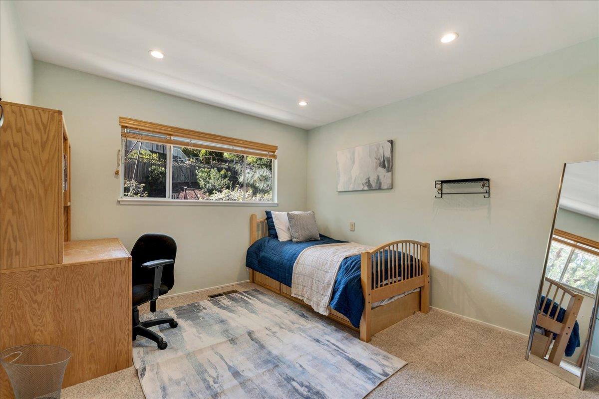 Detail Gallery Image 26 of 44 For 111 Esmeralda Dr, Santa Cruz,  CA 95060 - 4 Beds | 2/1 Baths
