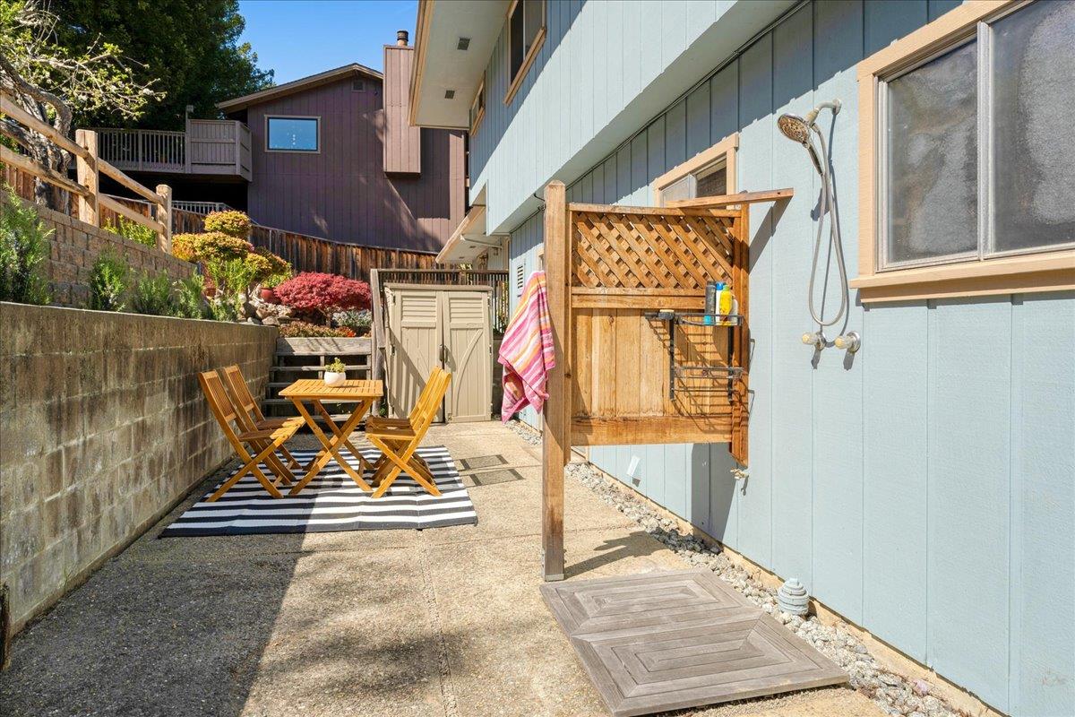 Detail Gallery Image 31 of 44 For 111 Esmeralda Dr, Santa Cruz,  CA 95060 - 4 Beds | 2/1 Baths