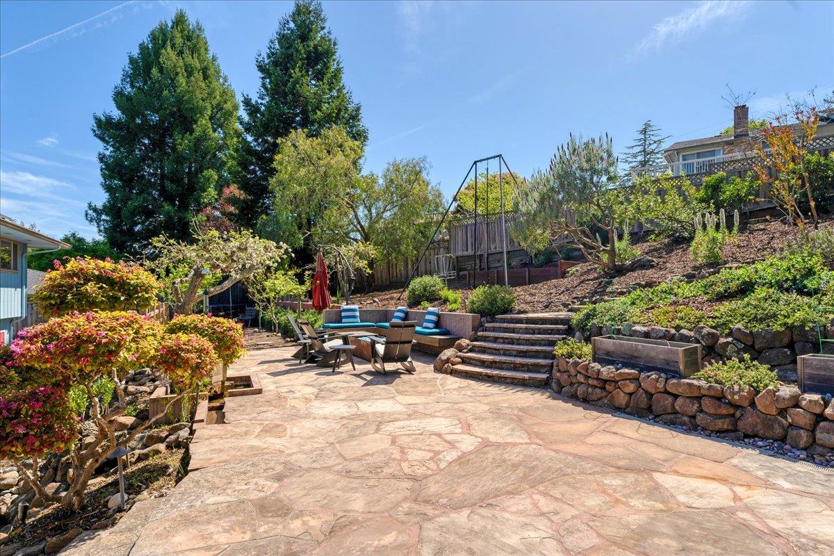 Detail Gallery Image 33 of 44 For 111 Esmeralda Dr, Santa Cruz,  CA 95060 - 4 Beds | 2/1 Baths