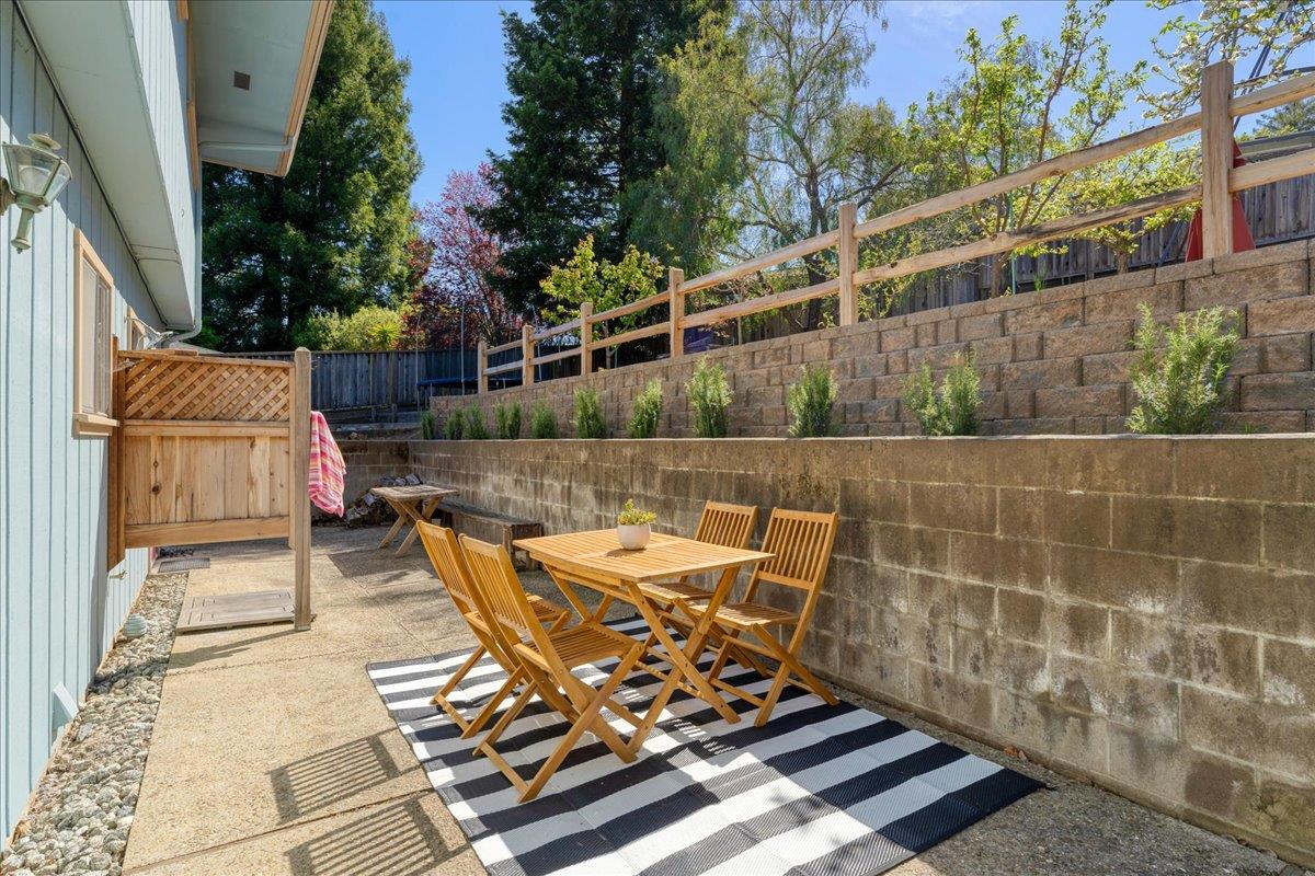 Detail Gallery Image 35 of 44 For 111 Esmeralda Dr, Santa Cruz,  CA 95060 - 4 Beds | 2/1 Baths