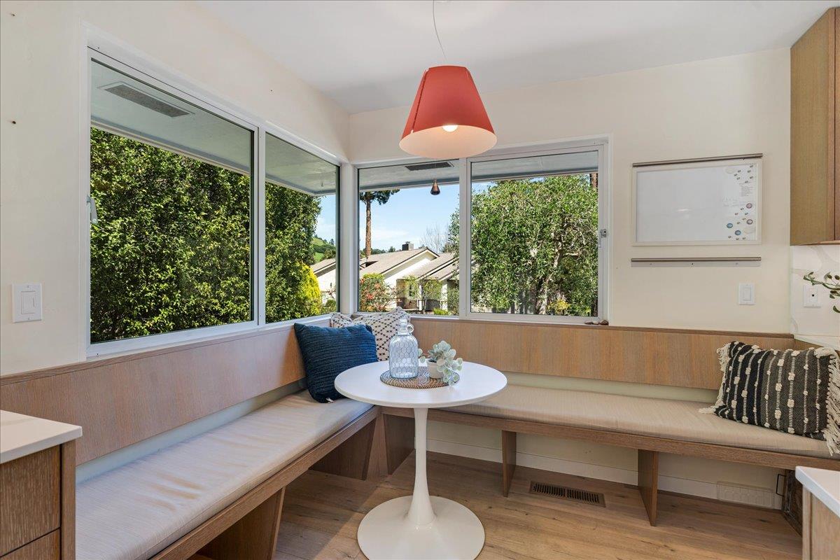 Detail Gallery Image 9 of 44 For 111 Esmeralda Dr, Santa Cruz,  CA 95060 - 4 Beds | 2/1 Baths