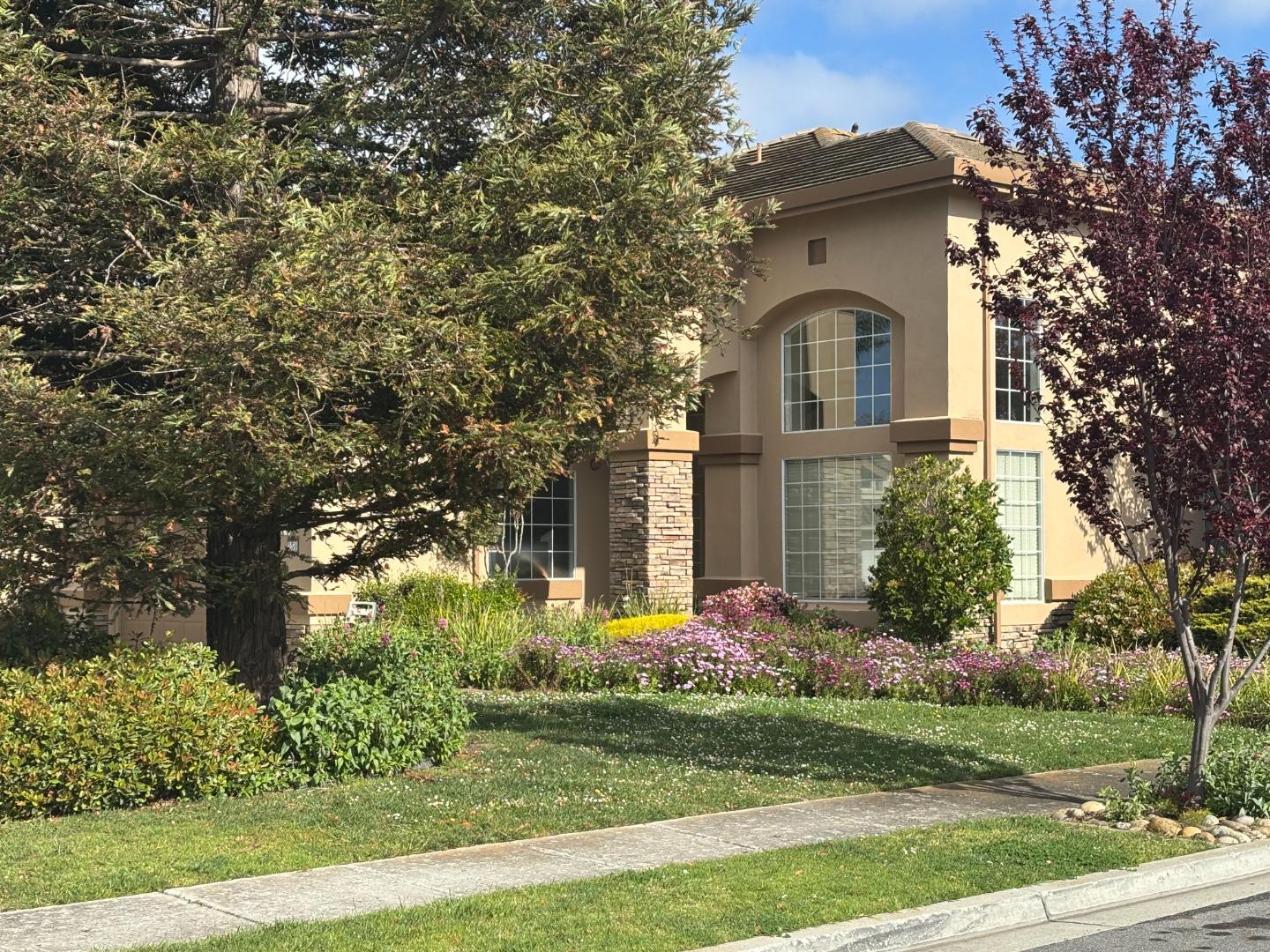 Detail Gallery Image 2 of 36 For 258 Arguello Dr, Salinas,  CA 93907 - 5 Beds | 3 Baths