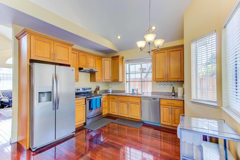 Detail Gallery Image 2 of 12 For 4719 Andrea Way, Union City,  CA 94587 - 3 Beds | 2/1 Baths