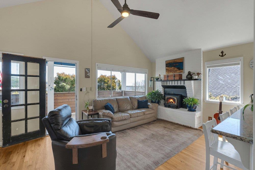 Detail Gallery Image 10 of 63 For 61 Ocean St, Davenport,  CA 95017 - 5 Beds | 3/1 Baths