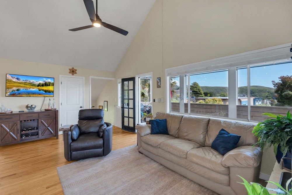 Detail Gallery Image 9 of 63 For 61 Ocean St, Davenport,  CA 95017 - 5 Beds | 3/1 Baths
