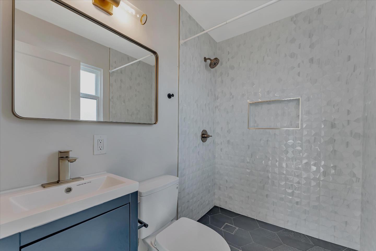 Detail Gallery Image 13 of 16 For 2804 Adeline St, Emeryville,  CA 94608 - 2 Beds | 2 Baths