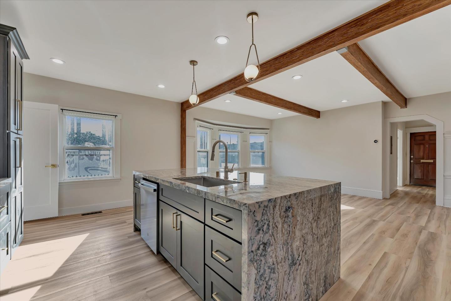 Detail Gallery Image 7 of 16 For 2804 Adeline St, Emeryville,  CA 94608 - 2 Beds | 2 Baths