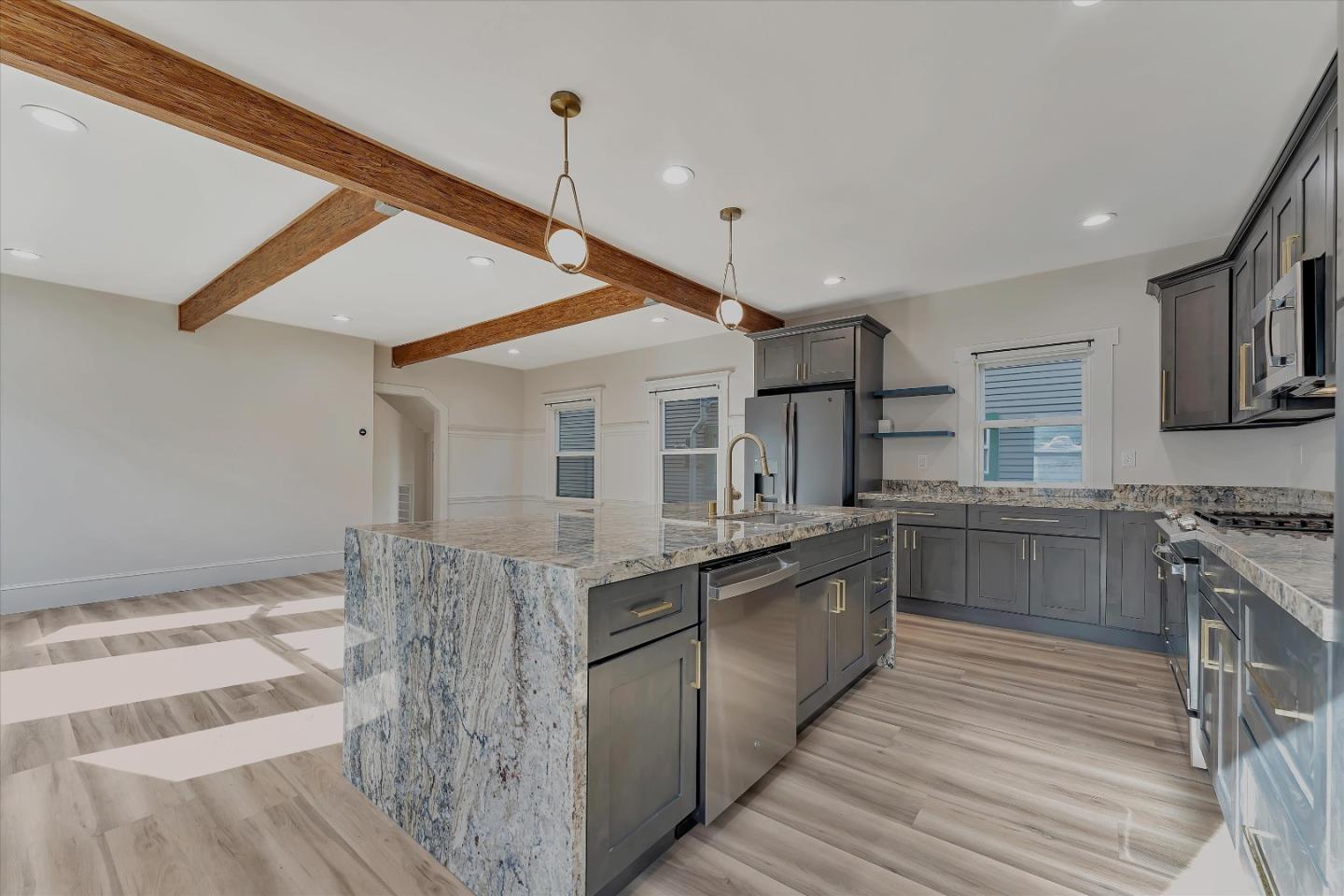 Detail Gallery Image 9 of 16 For 2804 Adeline St, Emeryville,  CA 94608 - 2 Beds | 2 Baths