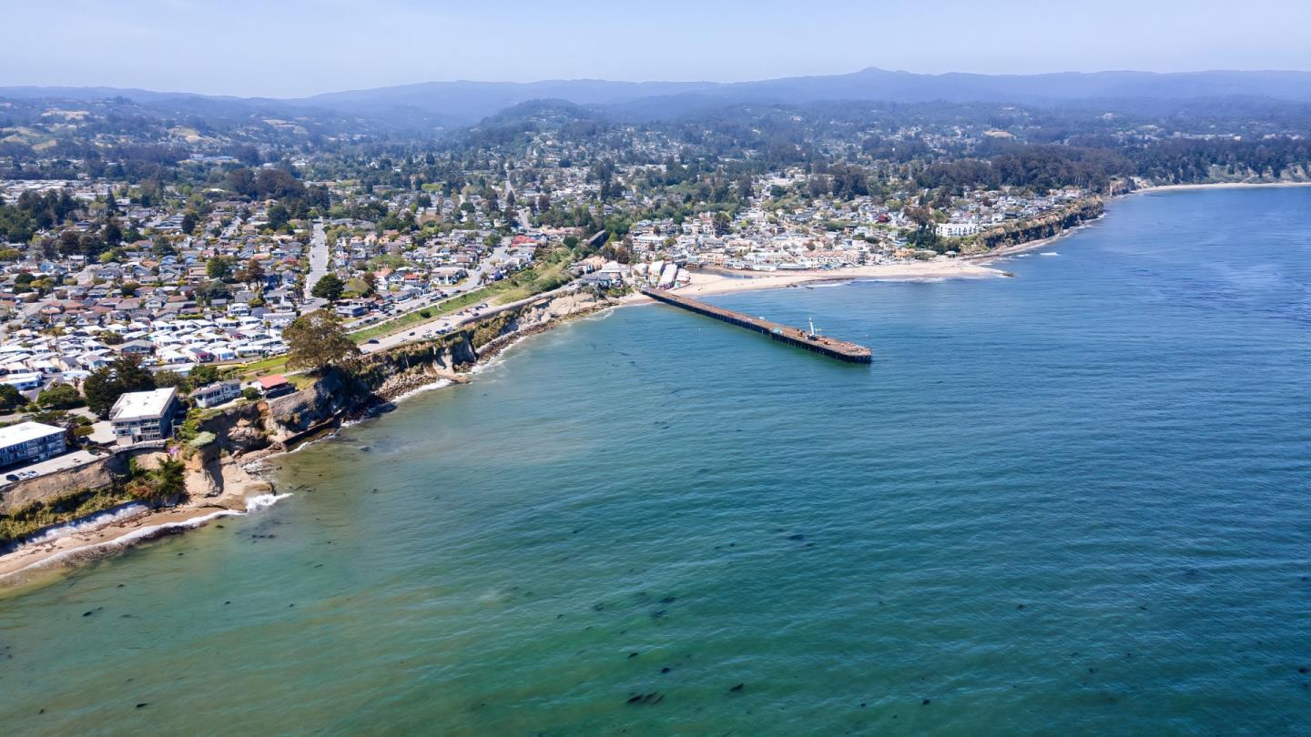 Detail Gallery Image 19 of 28 For 825 Balboa Ave #104,  Capitola,  CA 95010 - 2 Beds | 1/1 Baths
