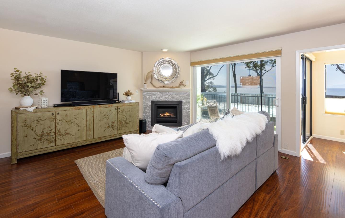 Detail Gallery Image 2 of 28 For 825 Balboa Ave #104,  Capitola,  CA 95010 - 2 Beds | 1/1 Baths