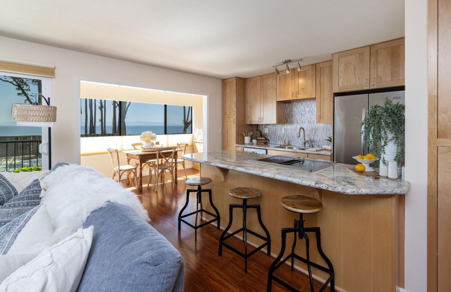 Detail Gallery Image 4 of 28 For 825 Balboa Ave #104,  Capitola,  CA 95010 - 2 Beds | 1/1 Baths